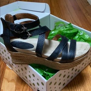 Earthies Tortola black womens sandal size 9.5